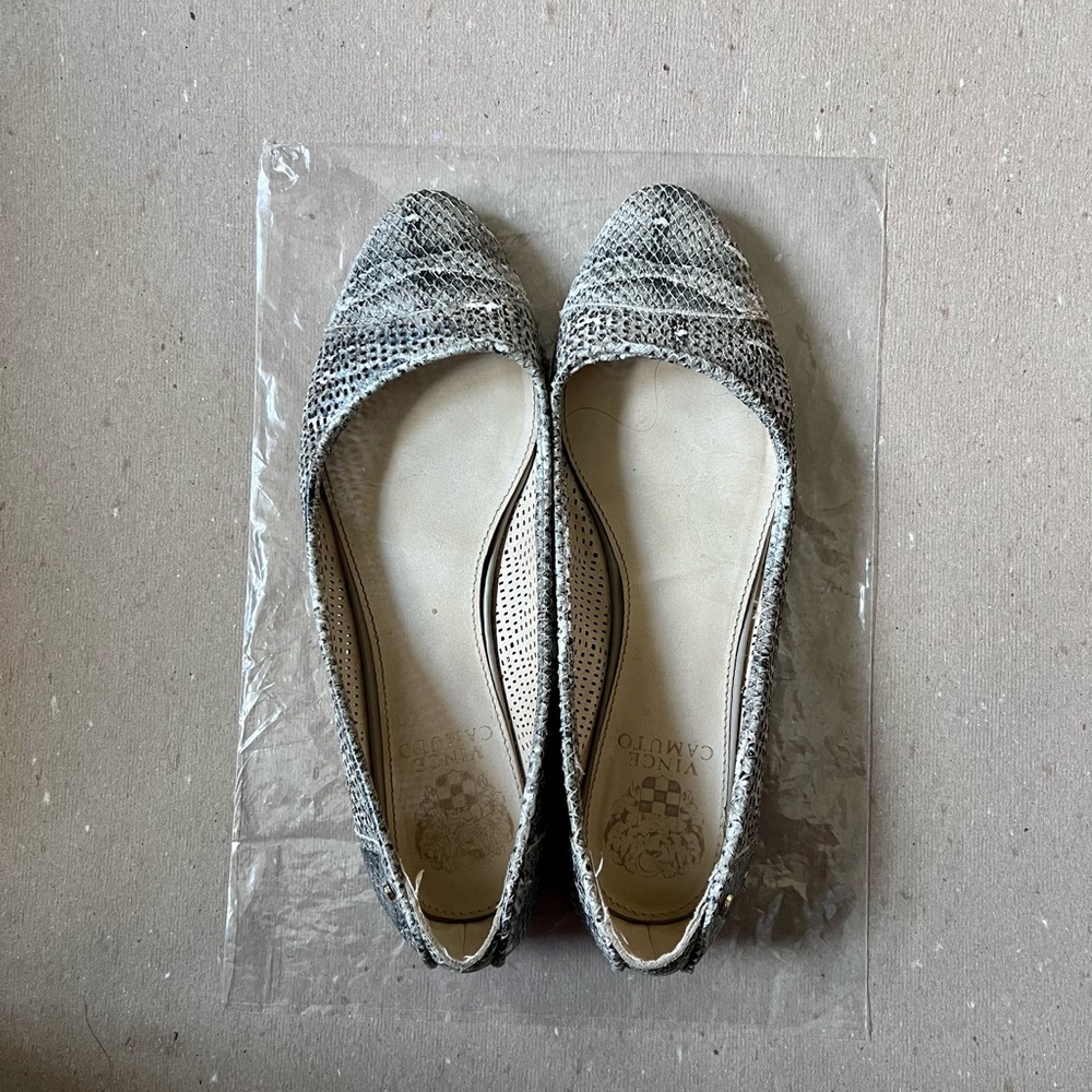 Vince Camuto VP-LEMEL Flats